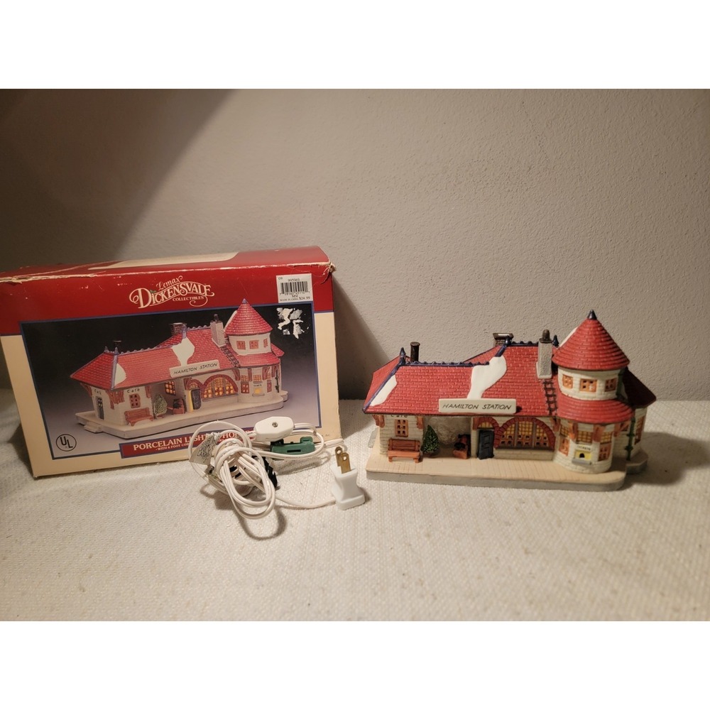 Lemax‎ Dickensvale Collectibles "Hamilton Station" Lighted Building EUC With Box